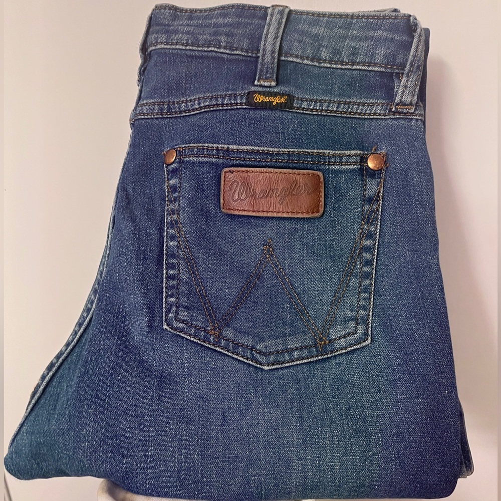 Wrangler Boot Cut Jeans. 29” waist, 32” inseam.